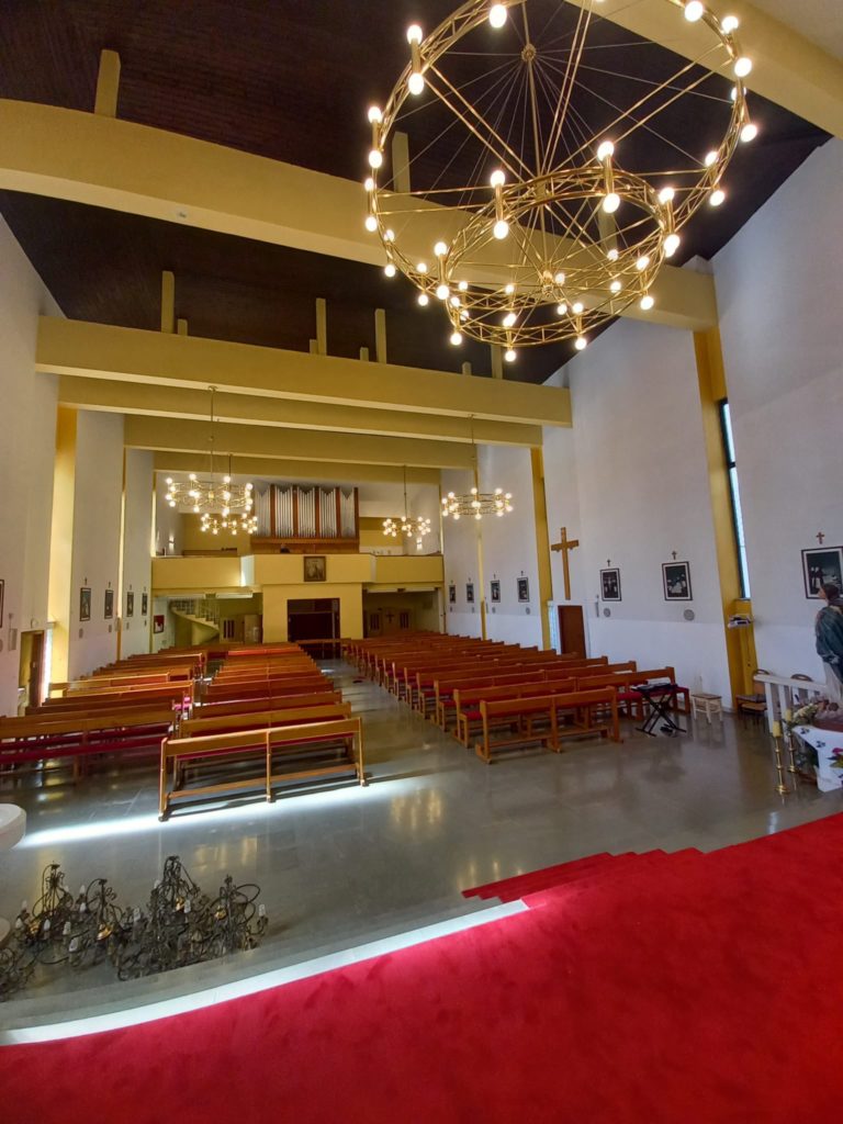 Postavljeni novi lusteri u crkvi Velike Gospe